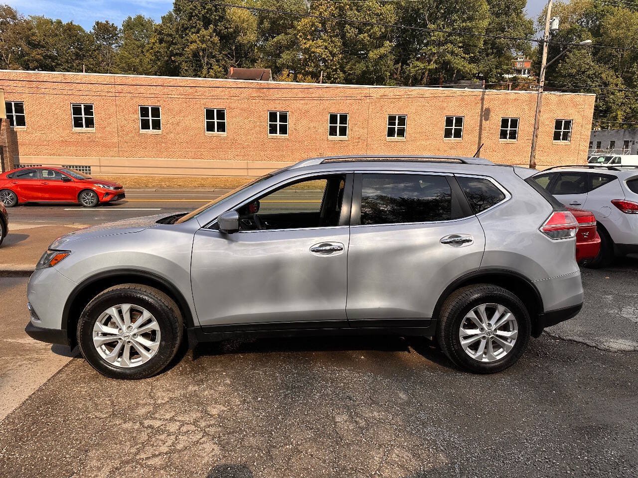 Used 2015 Nissan Rogue SV w/ SV Premium Package AWD/4WD image 3