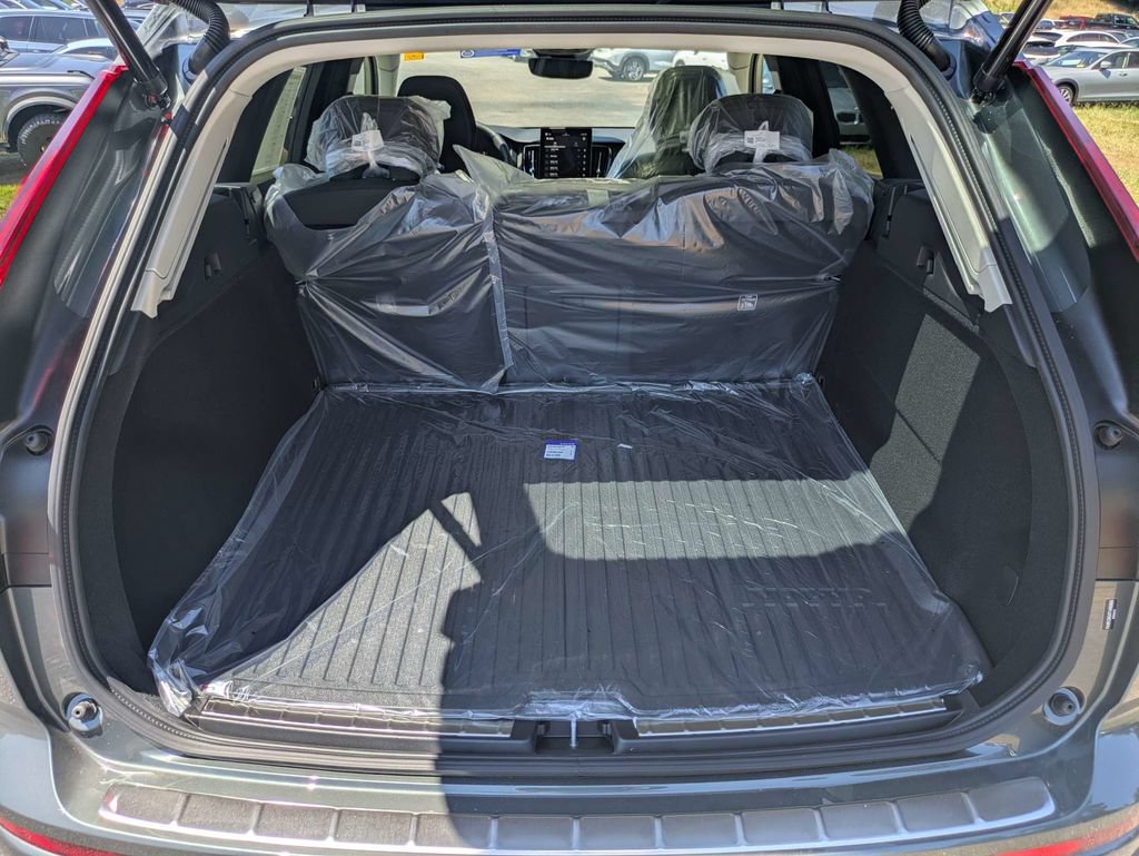 New 2026 Volvo XC60 B5 Plus w/ Protection Package Premier AWD/4WD image 13