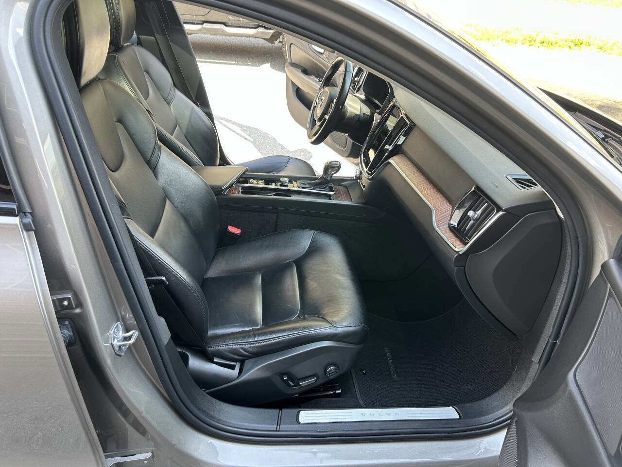 Used 2021 Volvo S60 T5 Momentum AWD/4WD image 24