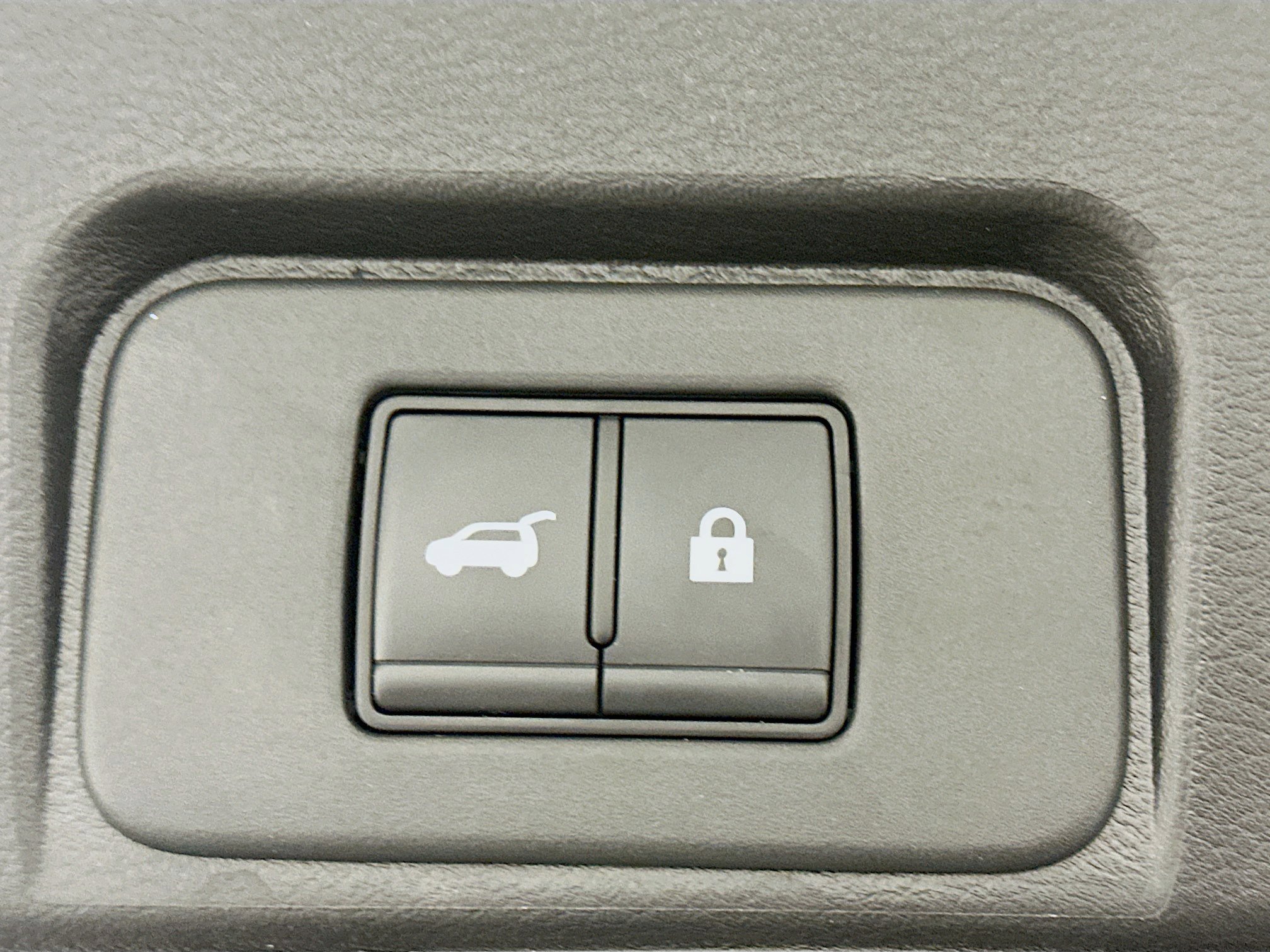 Used 2025 Nissan Rogue SV image 30