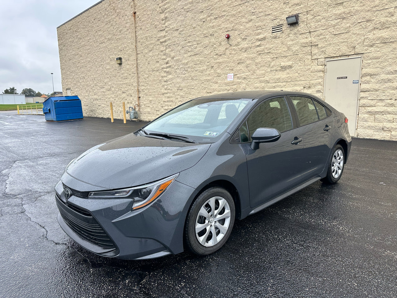 Used 2025 Toyota Corolla LE image 1