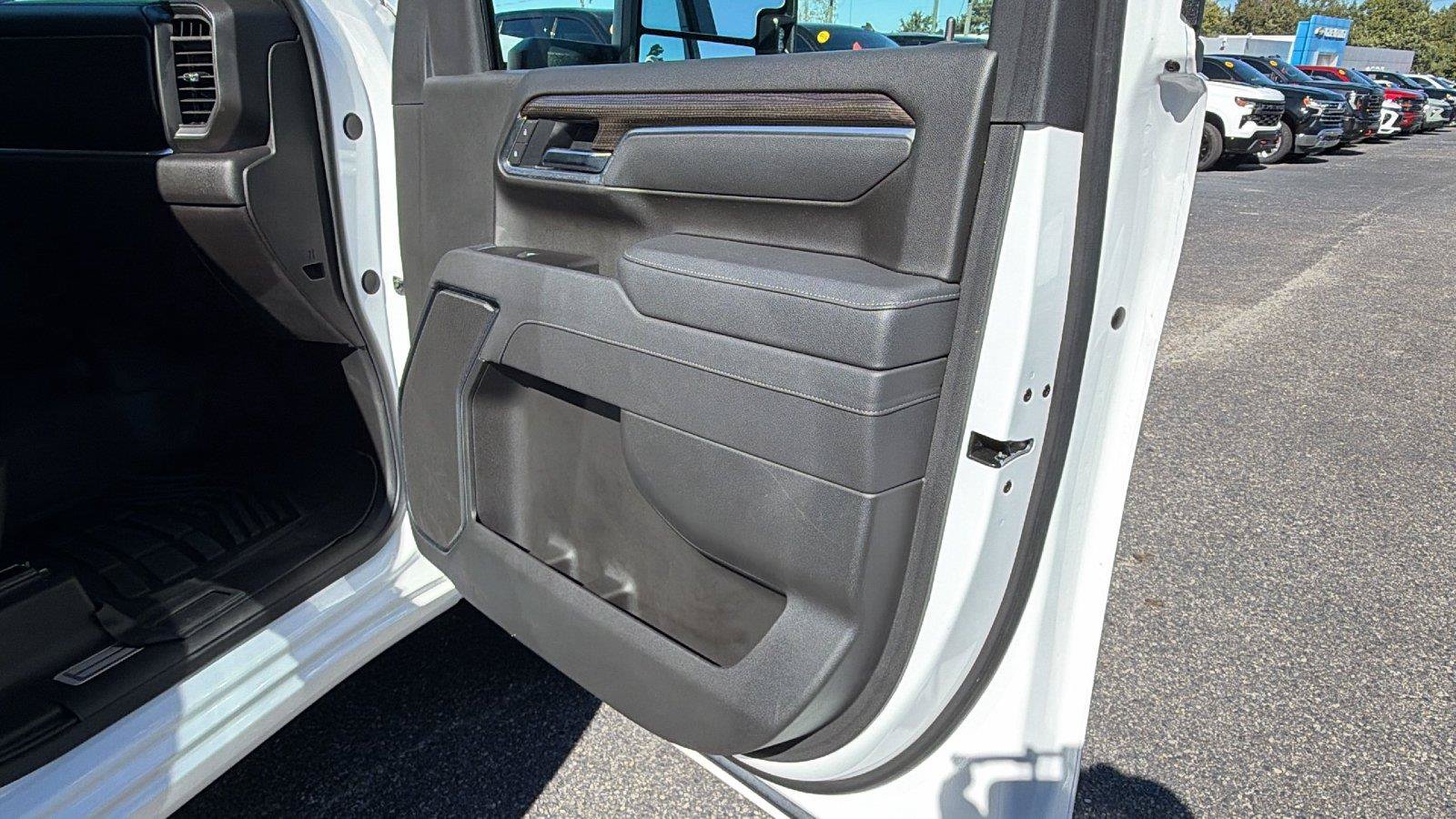 Used 2025 Chevrolet Silverado 2500 LT w/ Trail Boss Package AWD/4WD image 17