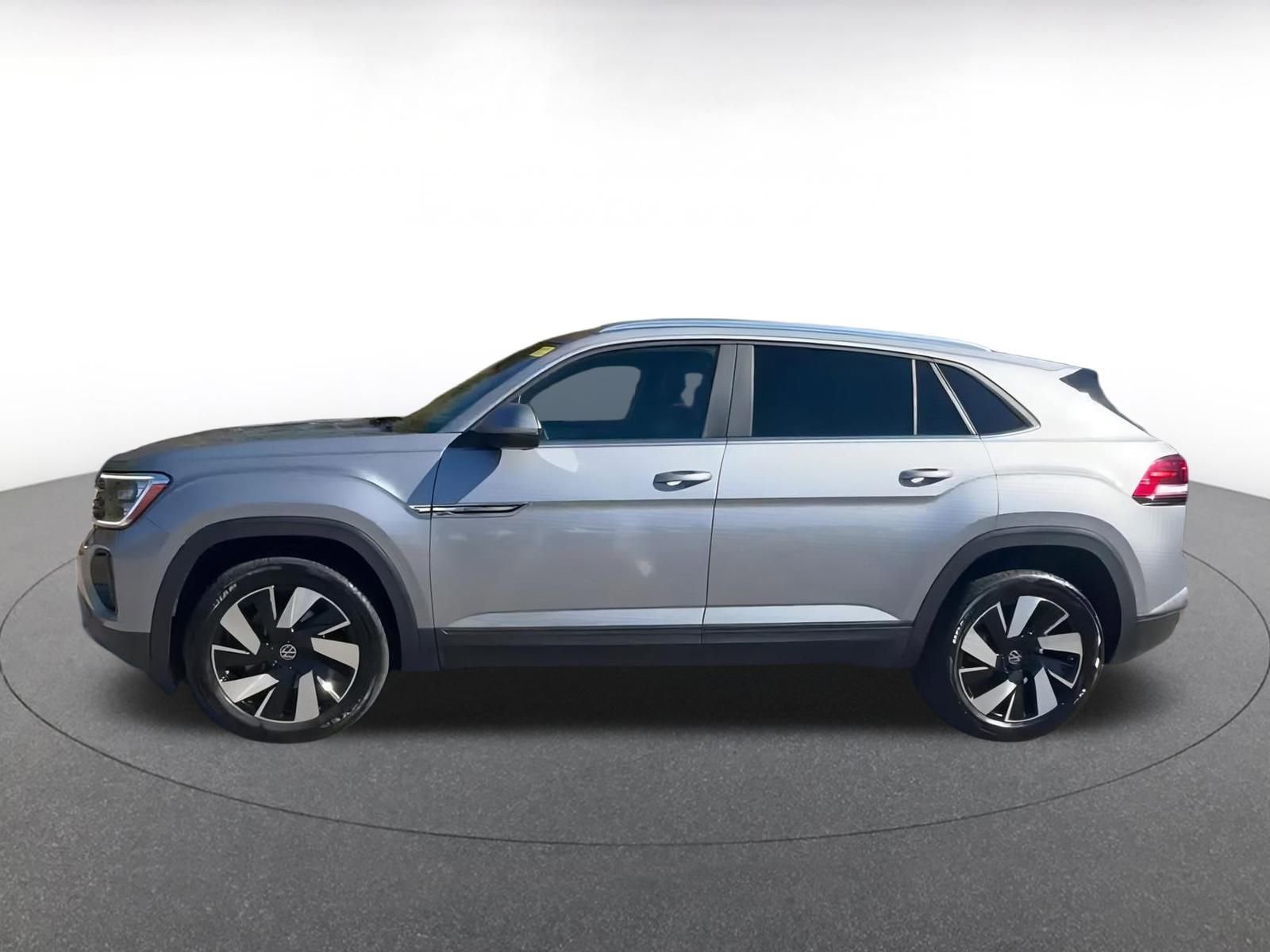 Used 2025 Volkswagen Atlas Cross Sport SE image 9