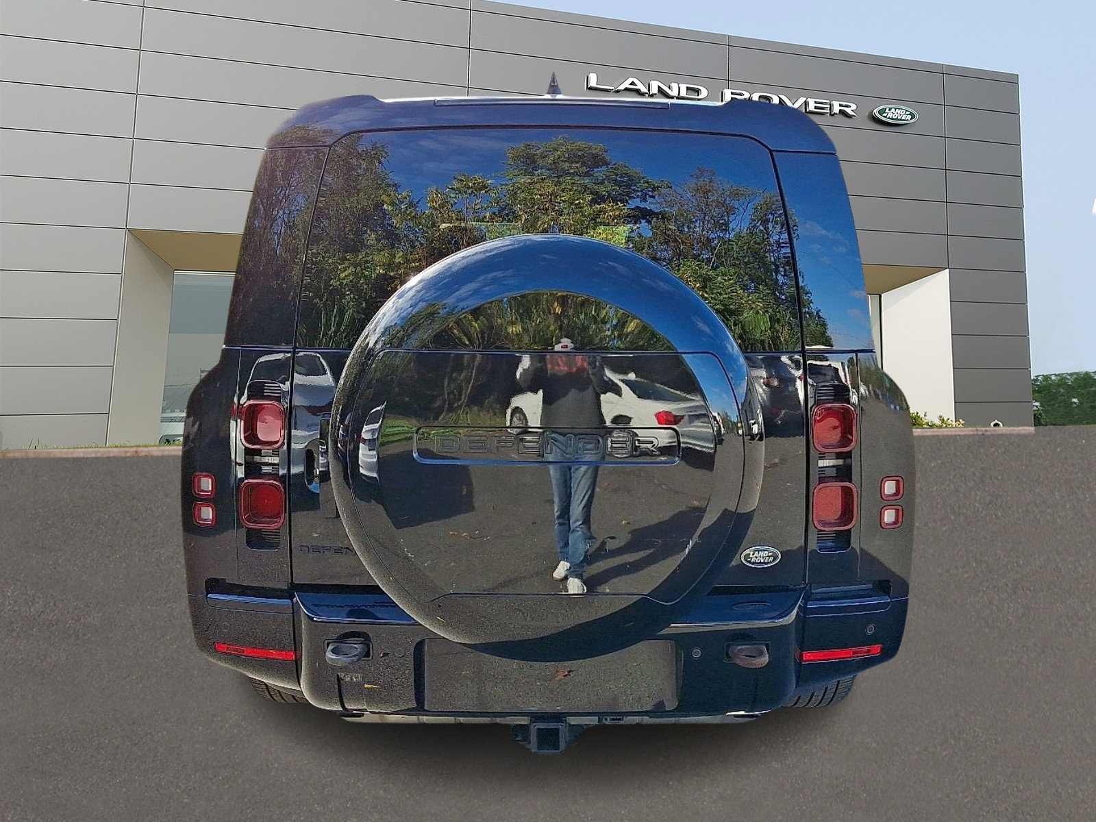 Used 2023 Land Rover Defender 130 X-Dynamic SE image 7