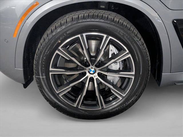 Used 2026 BMW X5 xDrive50e w/ M Sport Package AWD/4WD image 10