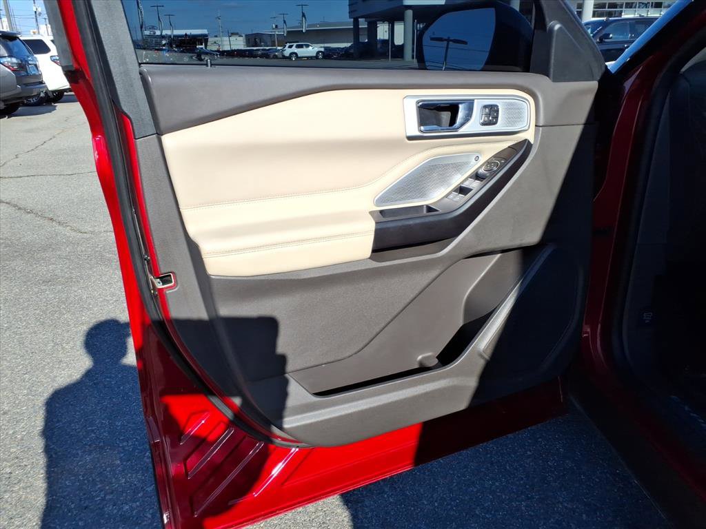 Used 2020 Ford Explorer Platinum w/ Premium Technology Package image 20