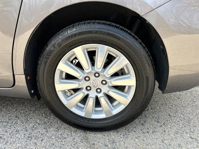 Used 2017 Toyota Sienna XLE Premium image 17
