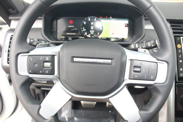 Used 2025 Land Rover Discovery Dynamic SE image 18