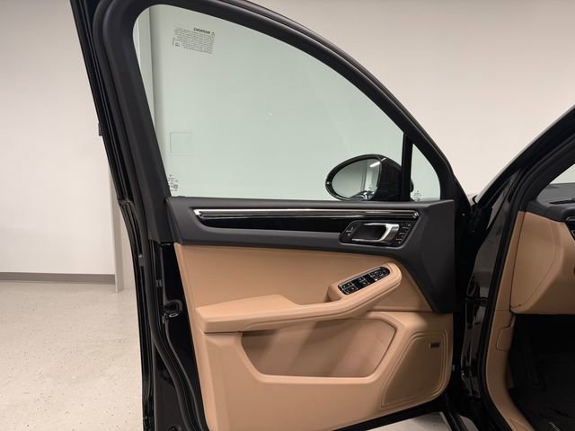Certified 2026 Porsche Macan AWD/4WD image 31