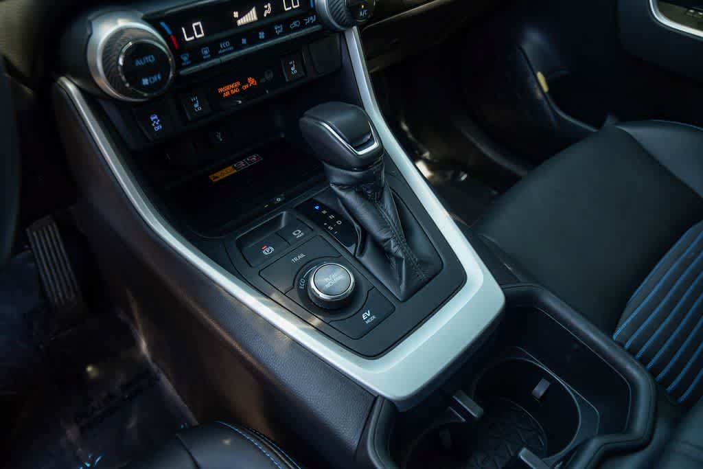 Used 2022 Toyota RAV4 XSE AWD/4WD image 19
