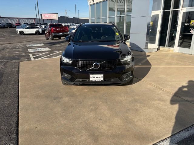 Used 2021 Volvo XC40 T4 R-Design w/ Climate Package image 9