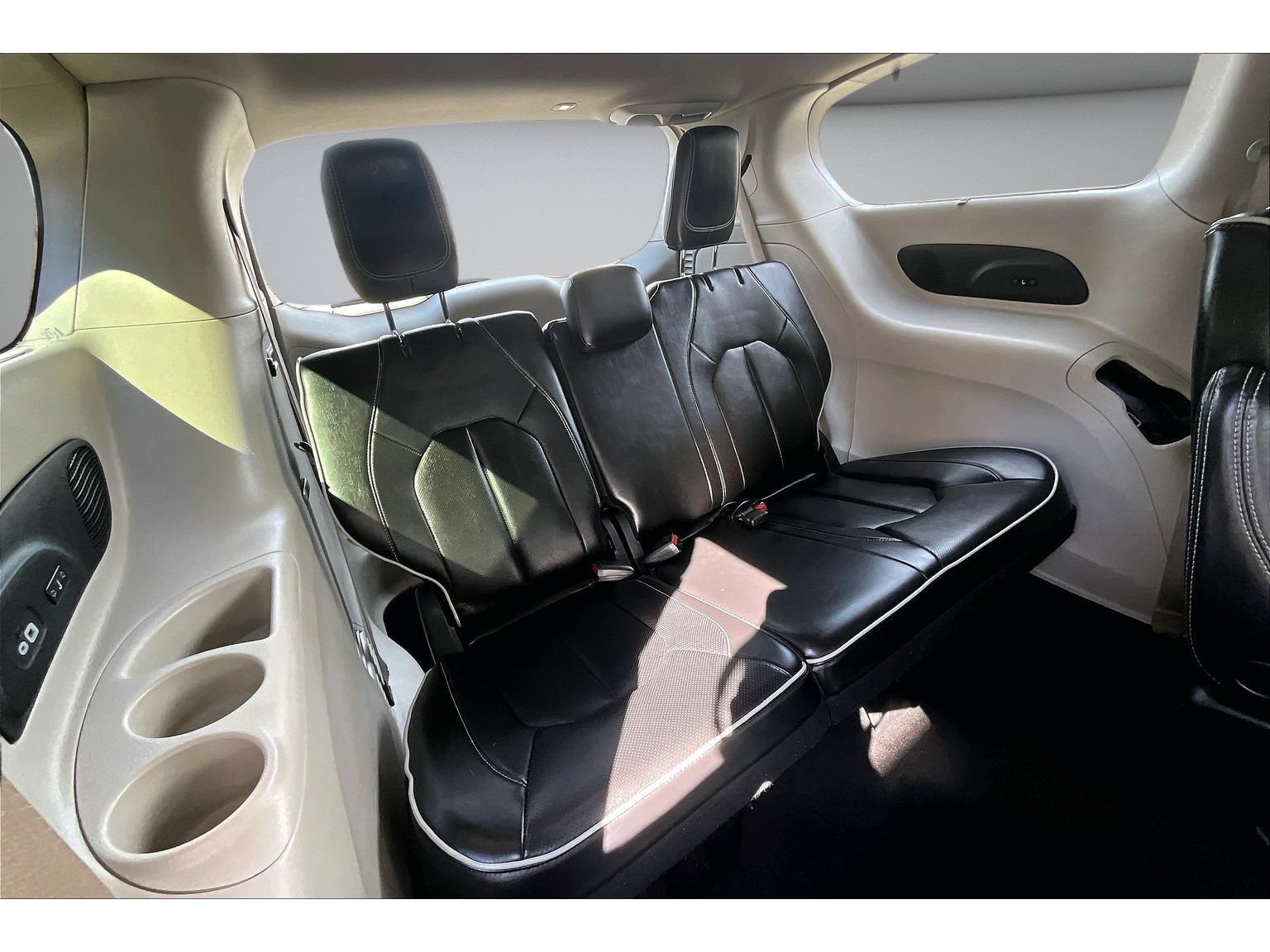 Used 2022 Chrysler Pacifica Limited FWD image 45