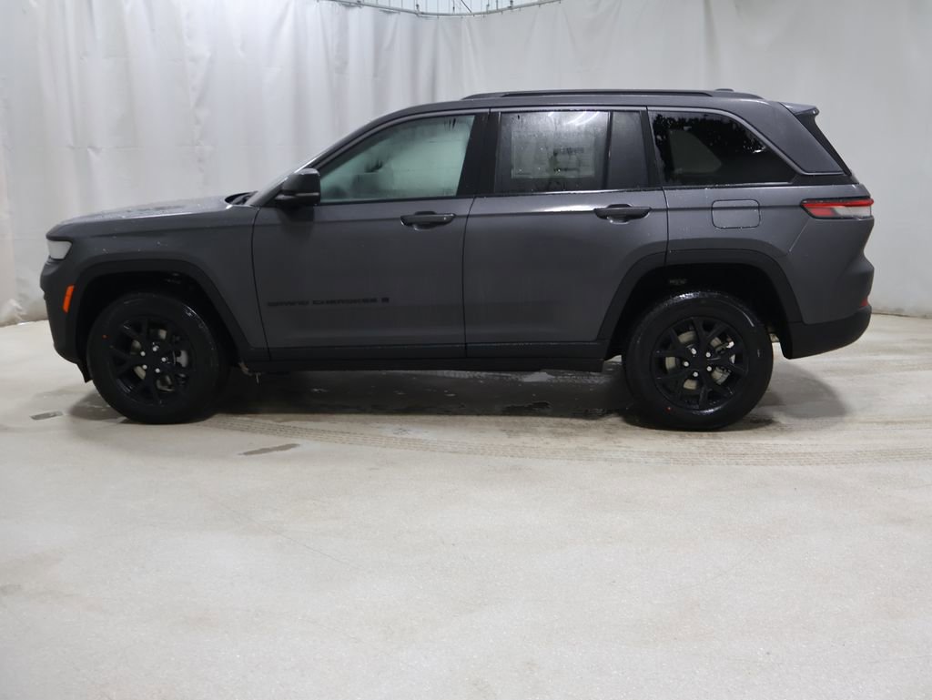 New 2026 Jeep Grand Cherokee Laredo image 4