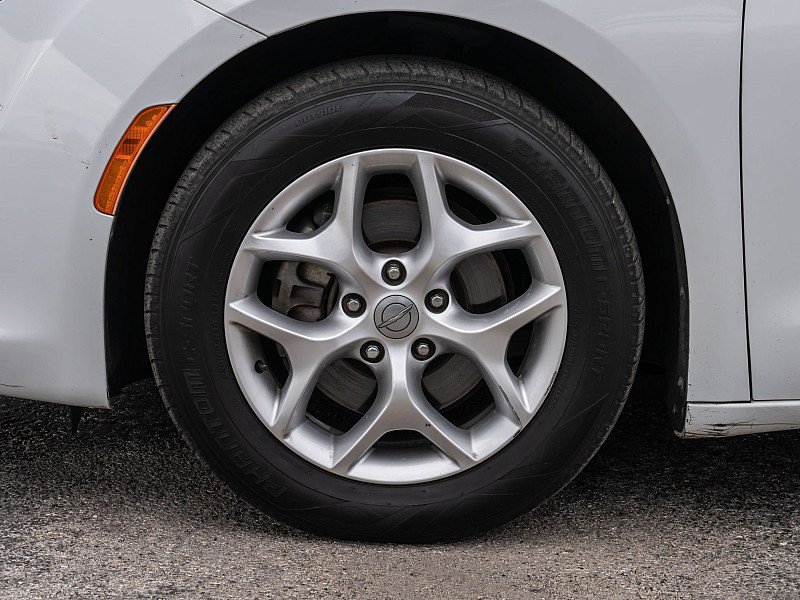 Used 2020 Chrysler Pacifica Limited image 31