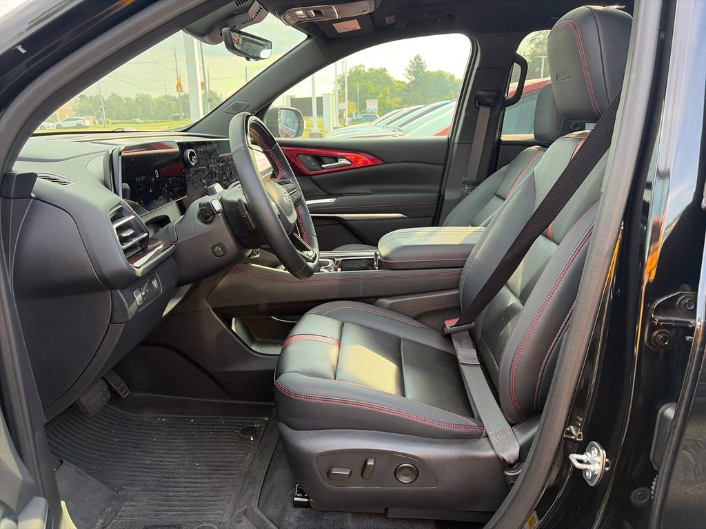 Used 2024 Chevrolet Traverse RS w/ LPO, Floor Liner Package FWD image 14