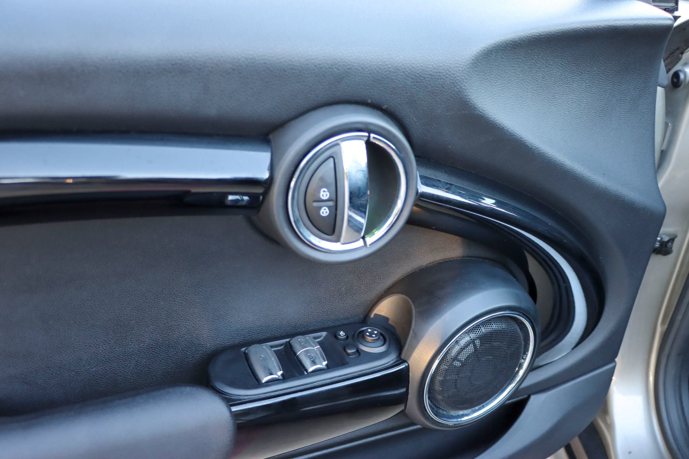 Used 2017 MINI Cooper S image 27