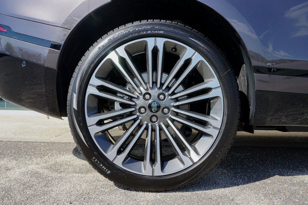 Used 2025 Land Rover Range Rover Velar Dynamic SE image 31