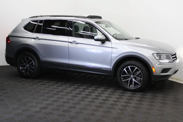 Used 2021 Volkswagen Tiguan SE w/ Panoramic Sunroof Package FWD image 3