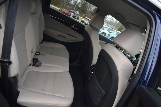 Used 2020 Kia Sorento LX w/ LX I4 Convenience Package image 13