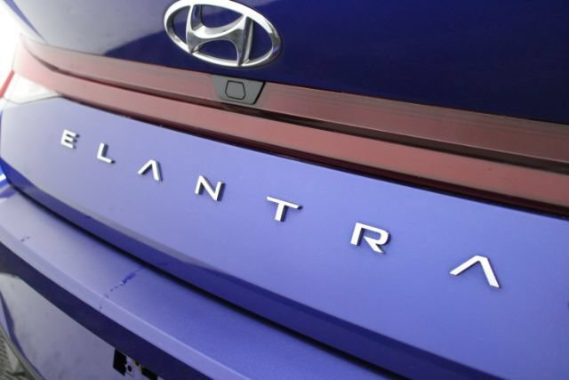 Used 2021 Hyundai Elantra SEL w/ Cargo Package FWD image 7