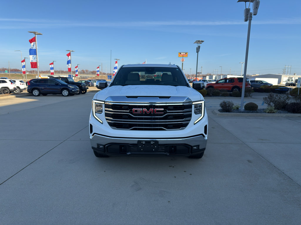 Used 2022 GMC Sierra 1500 SLT w/ SLT Premium Package AWD/4WD image 2