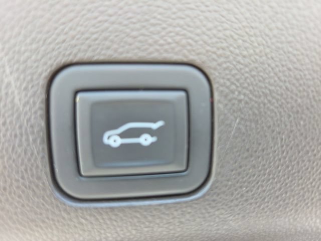 Used 2023 Chevrolet Tahoe LT w/ Luxury Package AWD/4WD image 13