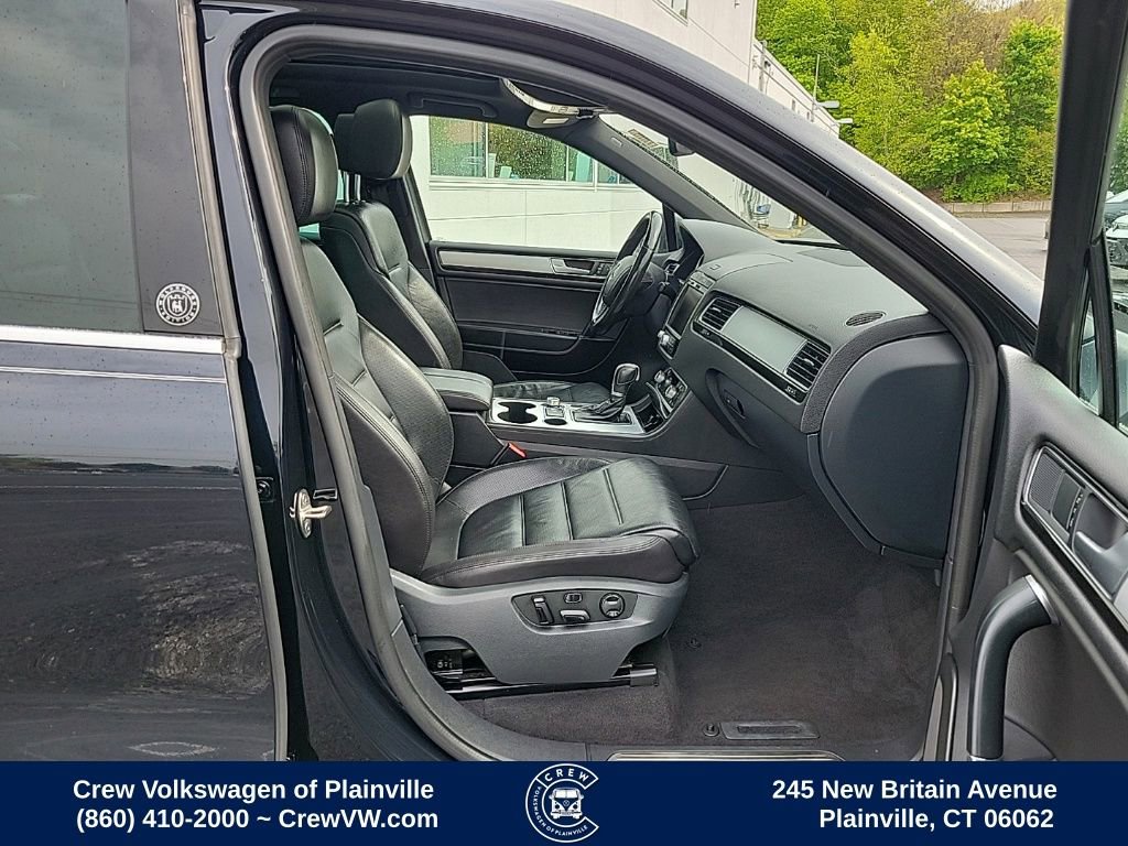 Used 2017 Volkswagen Touareg Wolfsburg Edition AWD/4WD image 16