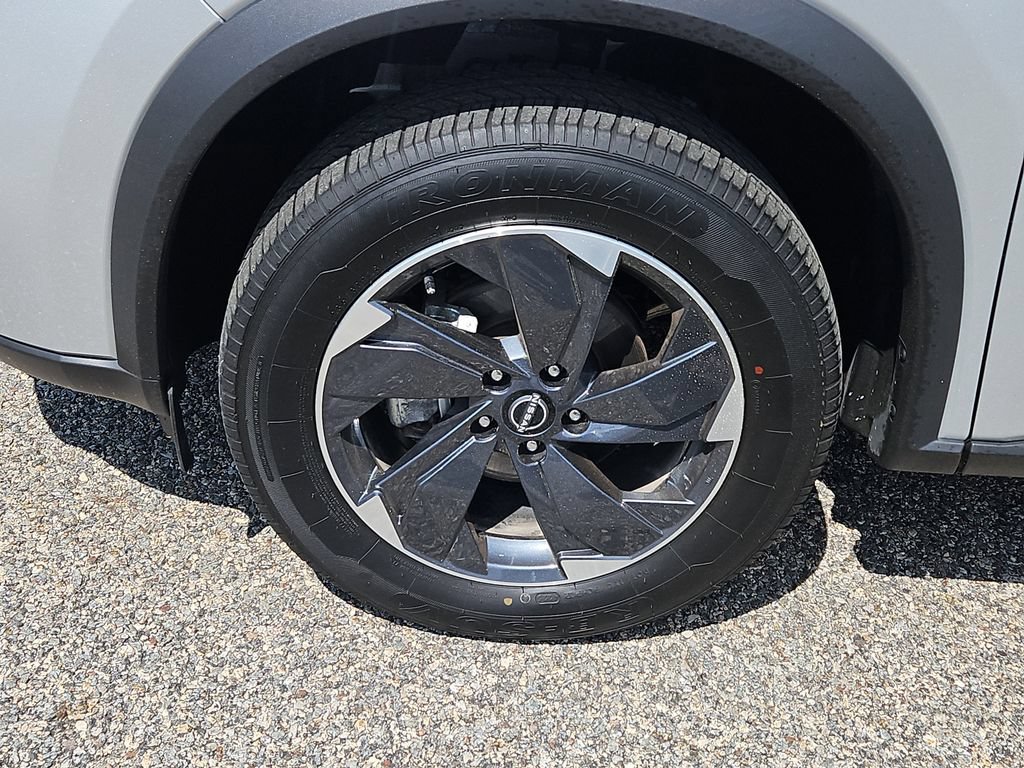 Used 2025 Nissan Rogue SV AWD/4WD image 7