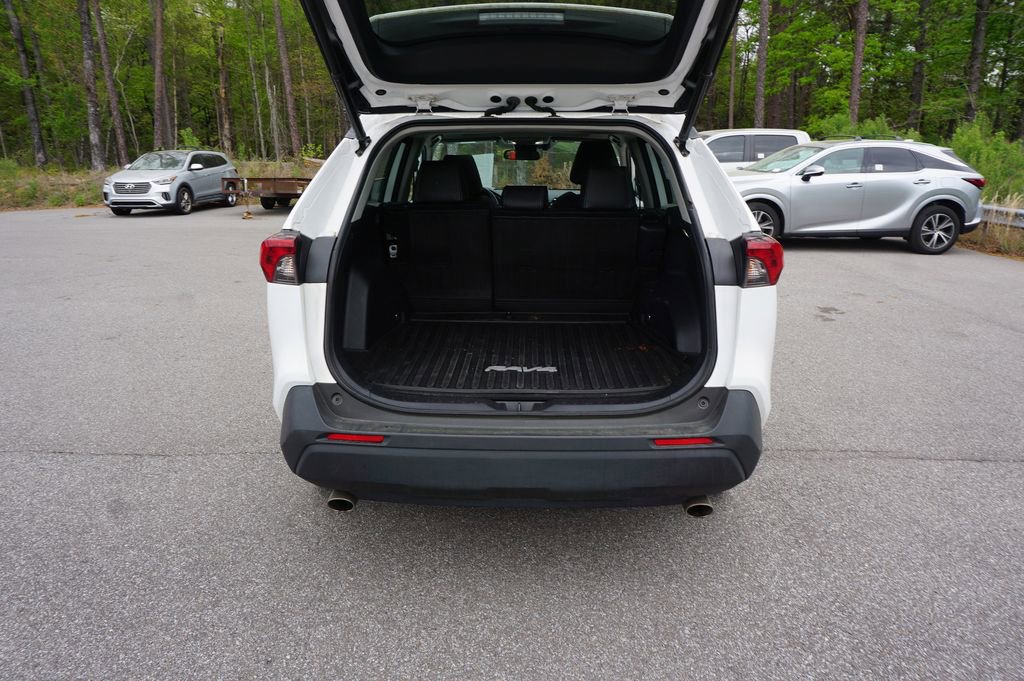 Used 2022 Toyota RAV4 XLE w/ Convenience Package image 16