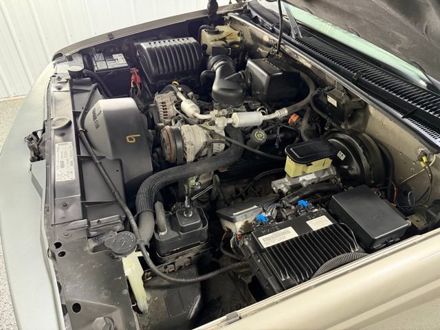 Used 1999 Chevrolet Suburban 2WD image 21