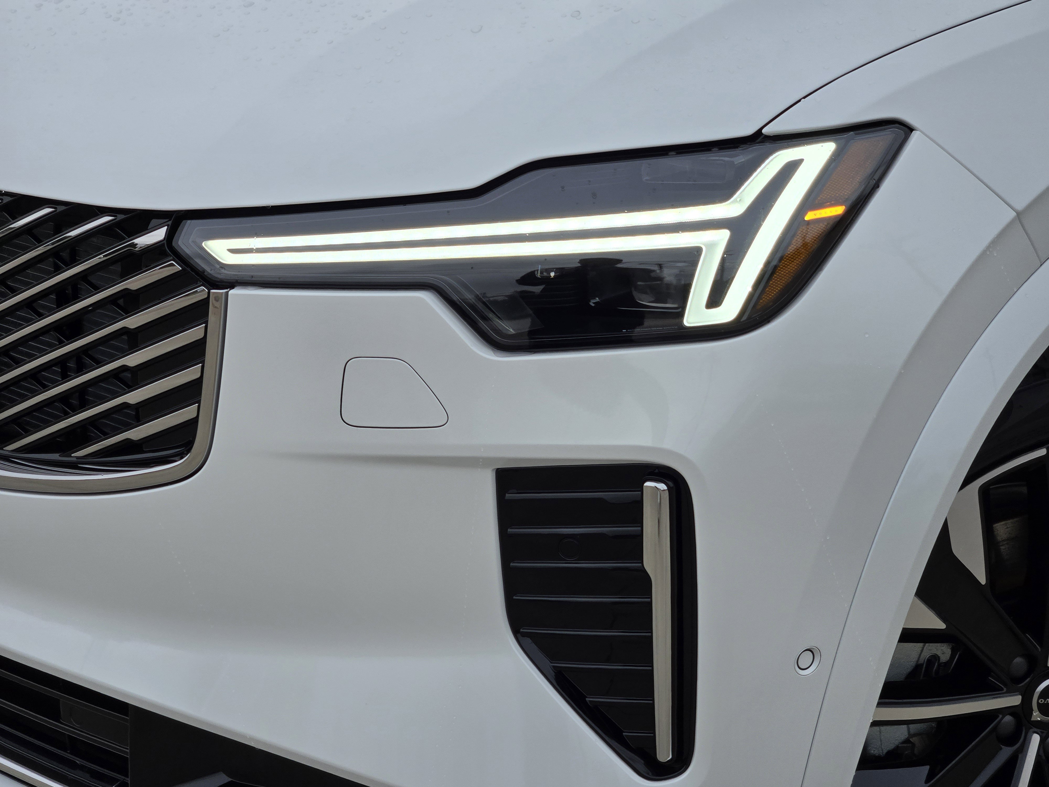 New 2026 Volvo XC90 B6 Ultra w/ Protection Package image 10