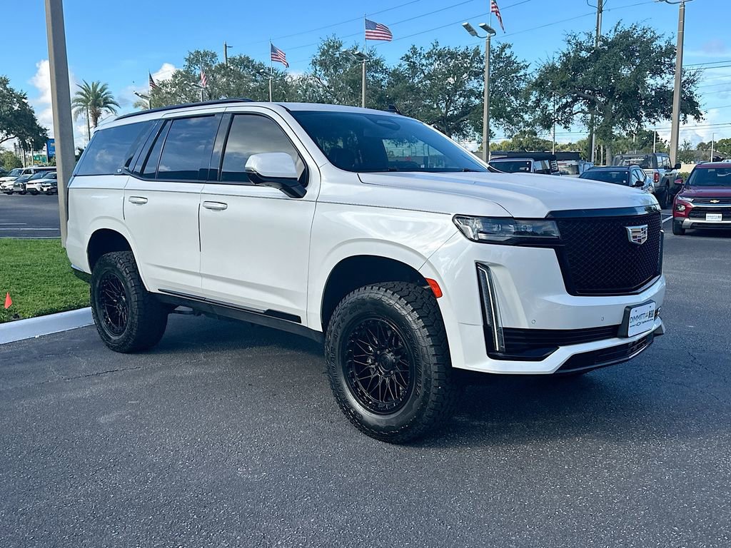 Used 2022 Cadillac Escalade Luxury image 4