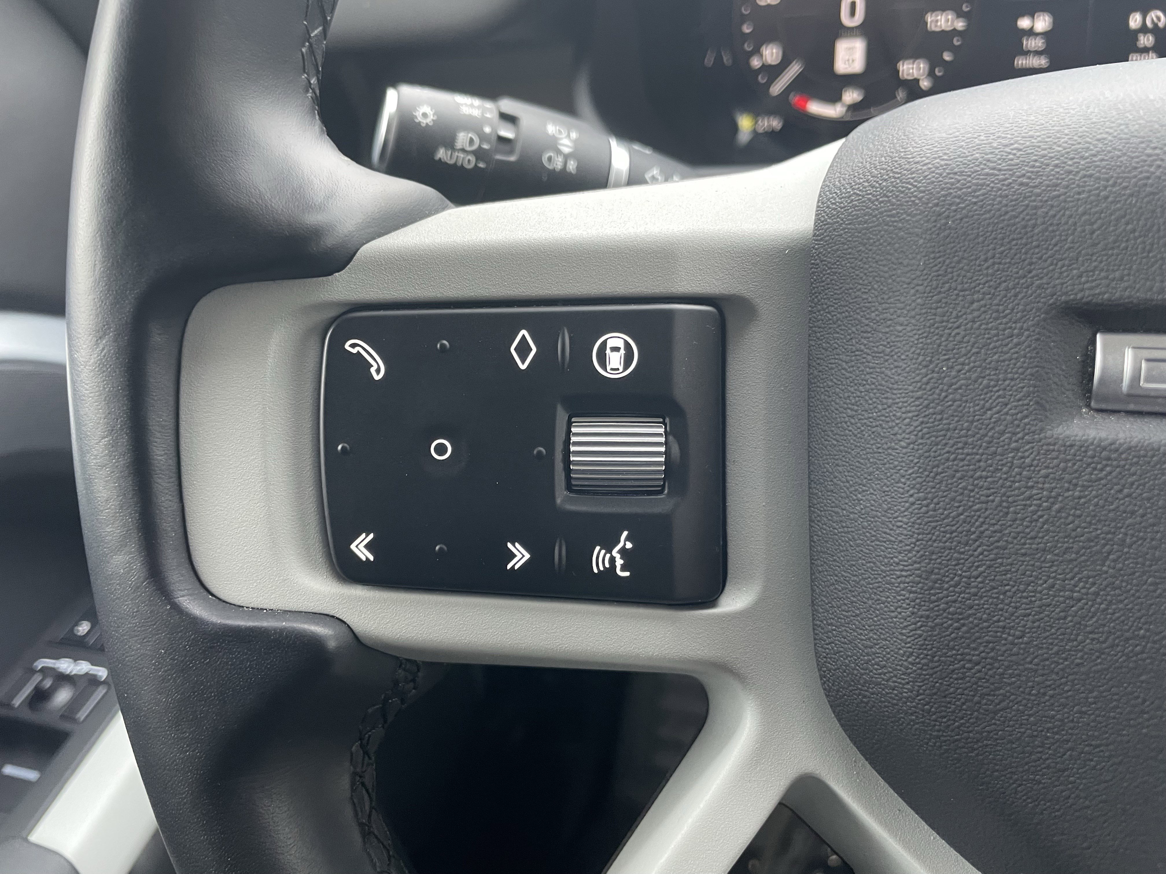 Used 2024 Land Rover Defender 110 S image 23