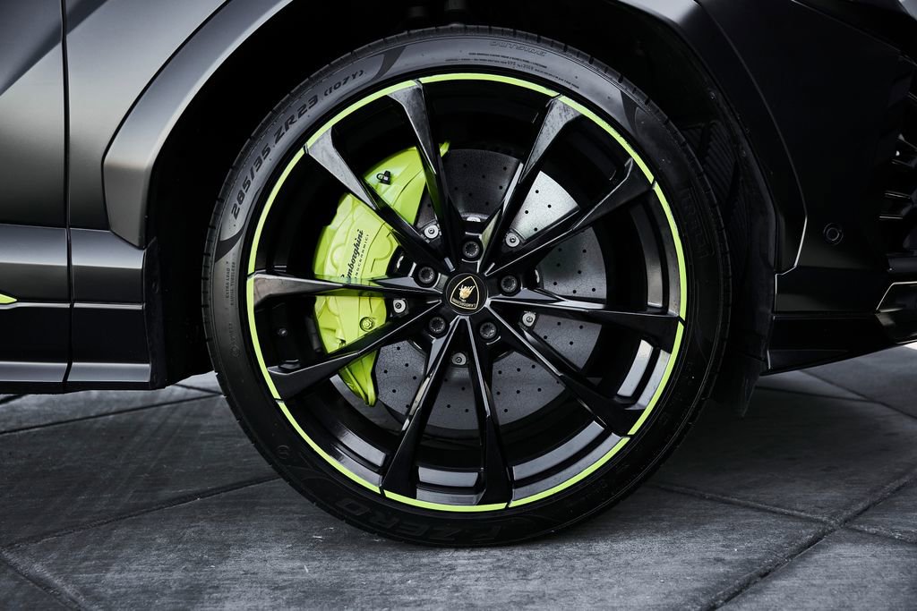 Used 2022 Lamborghini Urus AWD/4WD image 21
