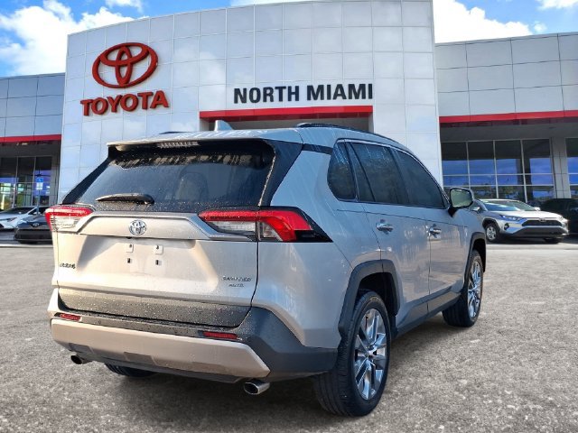 Used 2022 Toyota RAV4 Limited AWD/4WD image 4