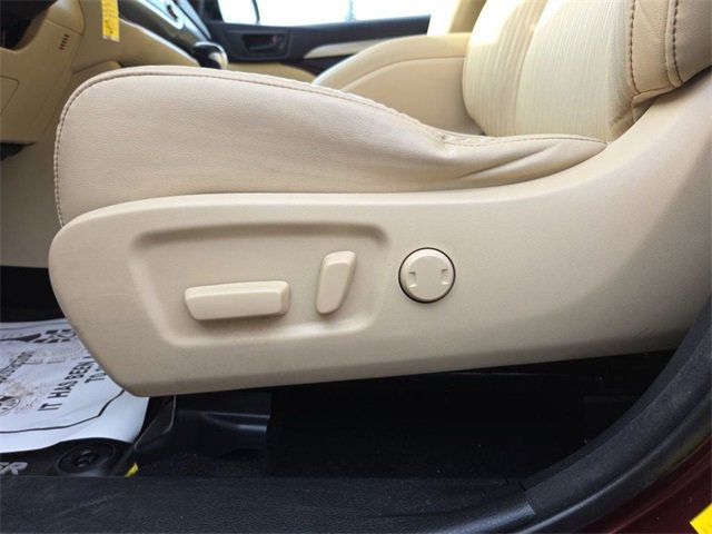 Used 2016 Toyota Highlander LE image 17