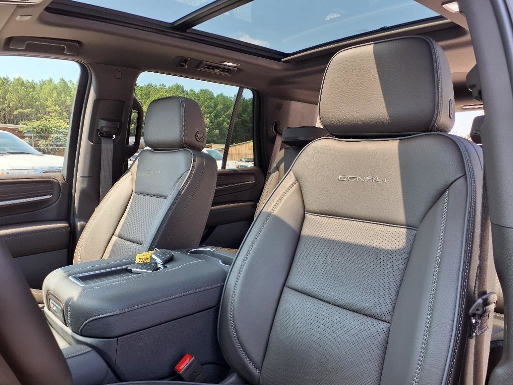 Used 2024 GMC Yukon Denali image 17
