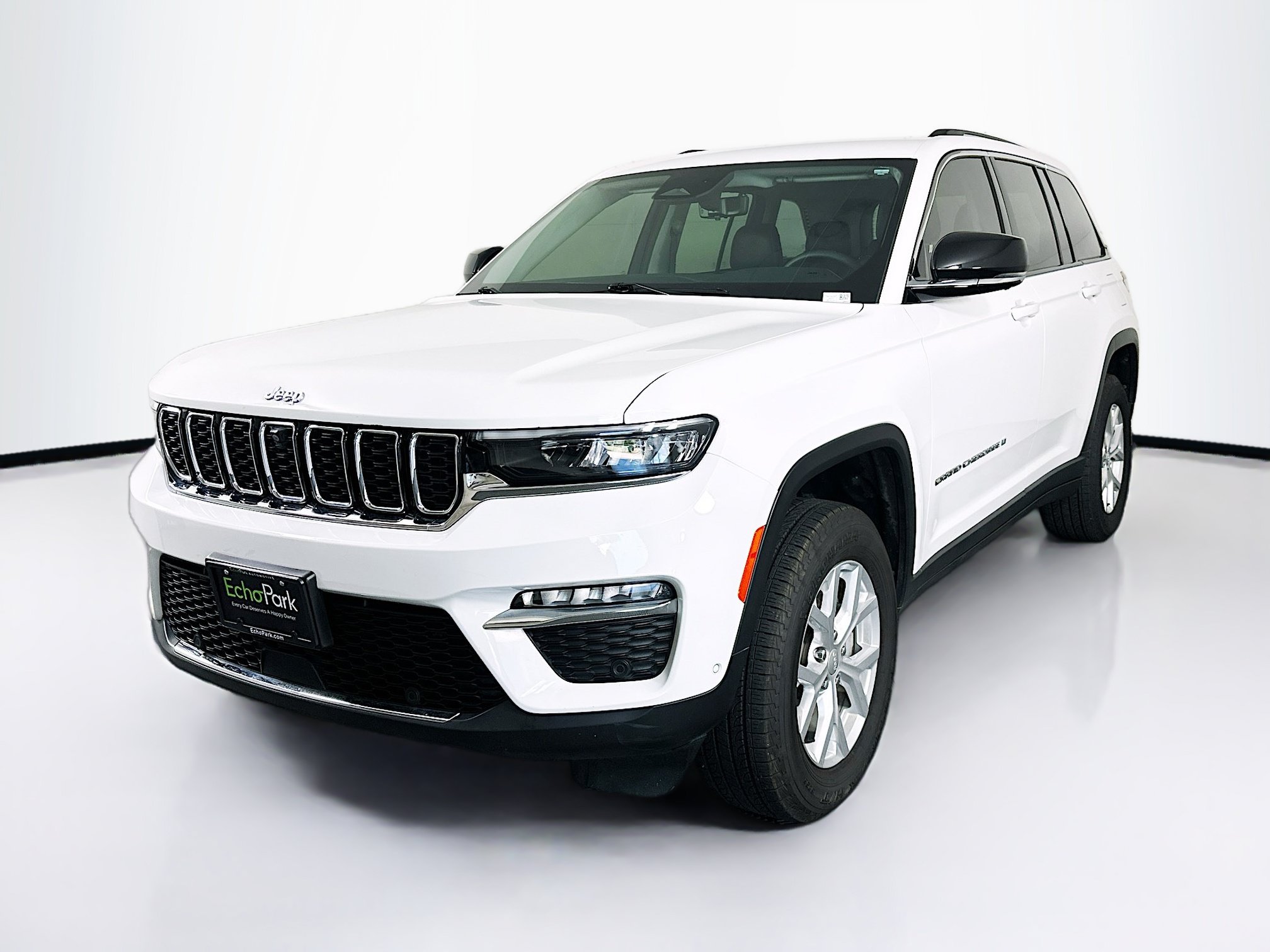 Used 2023 Jeep Grand Cherokee Limited w/ Luxury Tech Group II RWD image 3