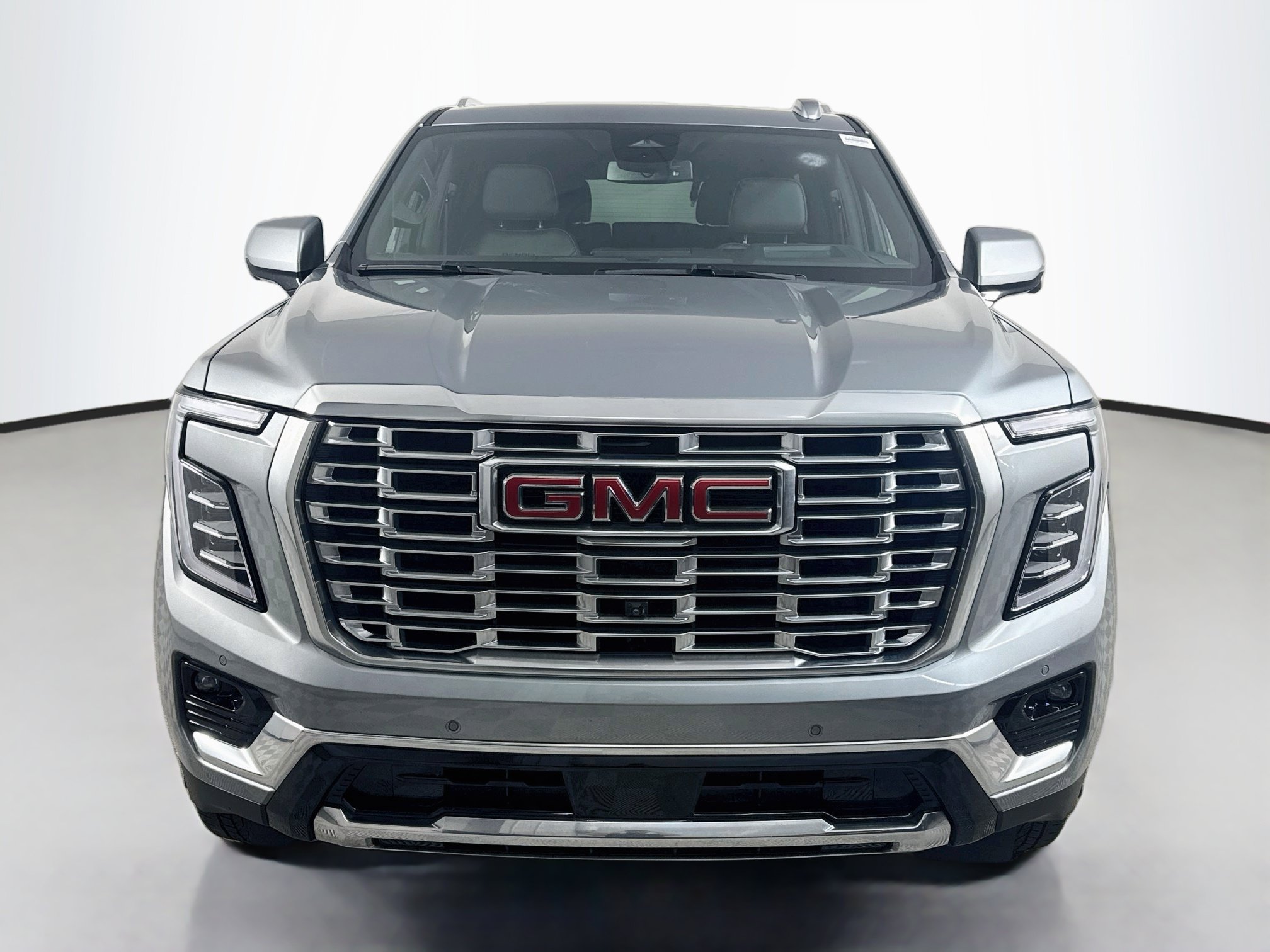 Used 2025 GMC Yukon Denali RWD image 2