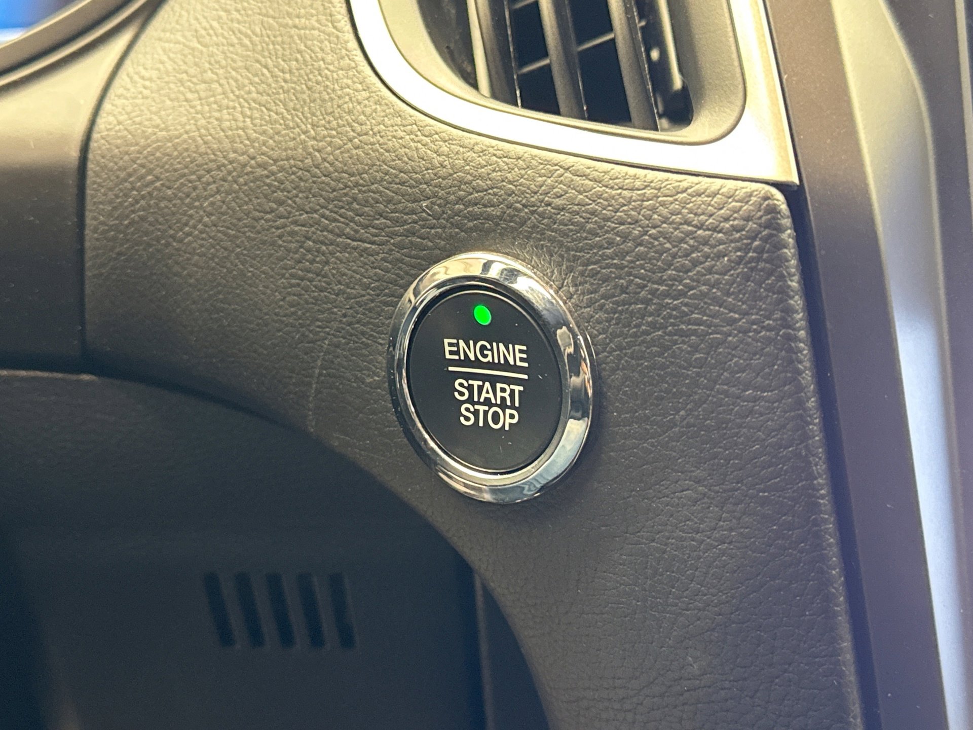 Used 2024 Ford Edge SEL image 19