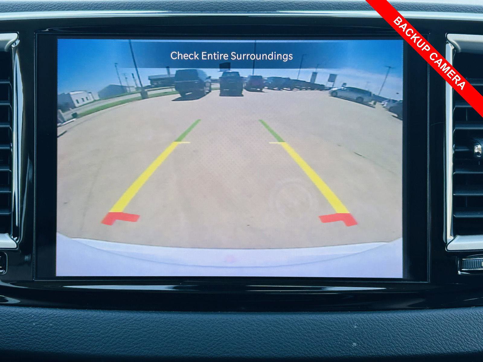 Used 2022 Chrysler Pacifica Touring-L FWD image 9