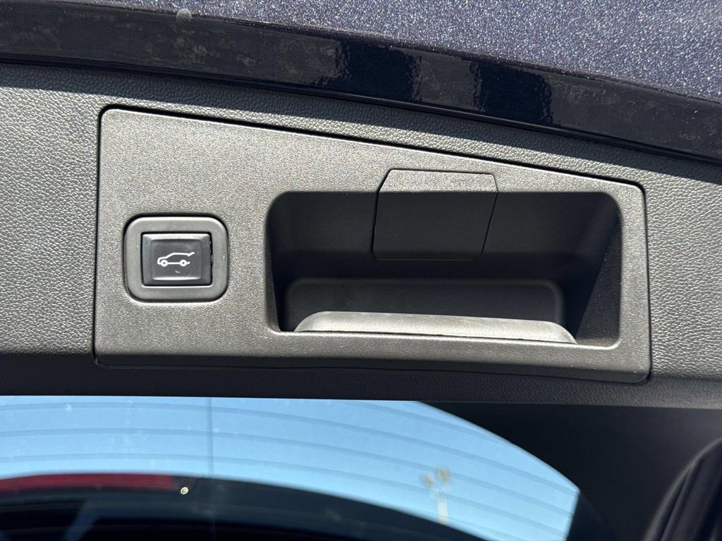 Certified 2023 Cadillac XT4 Sport image 12
