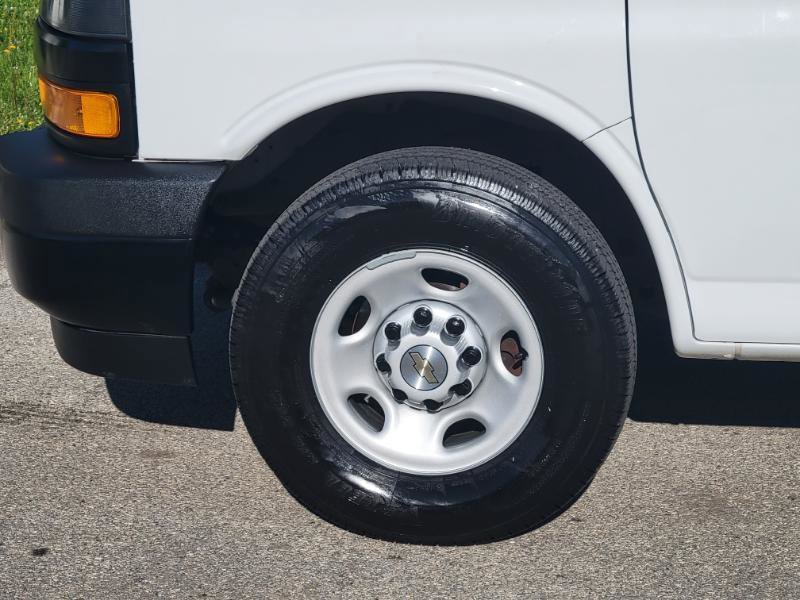 Used 2018 Chevrolet Express 3500 LS RWD image 11