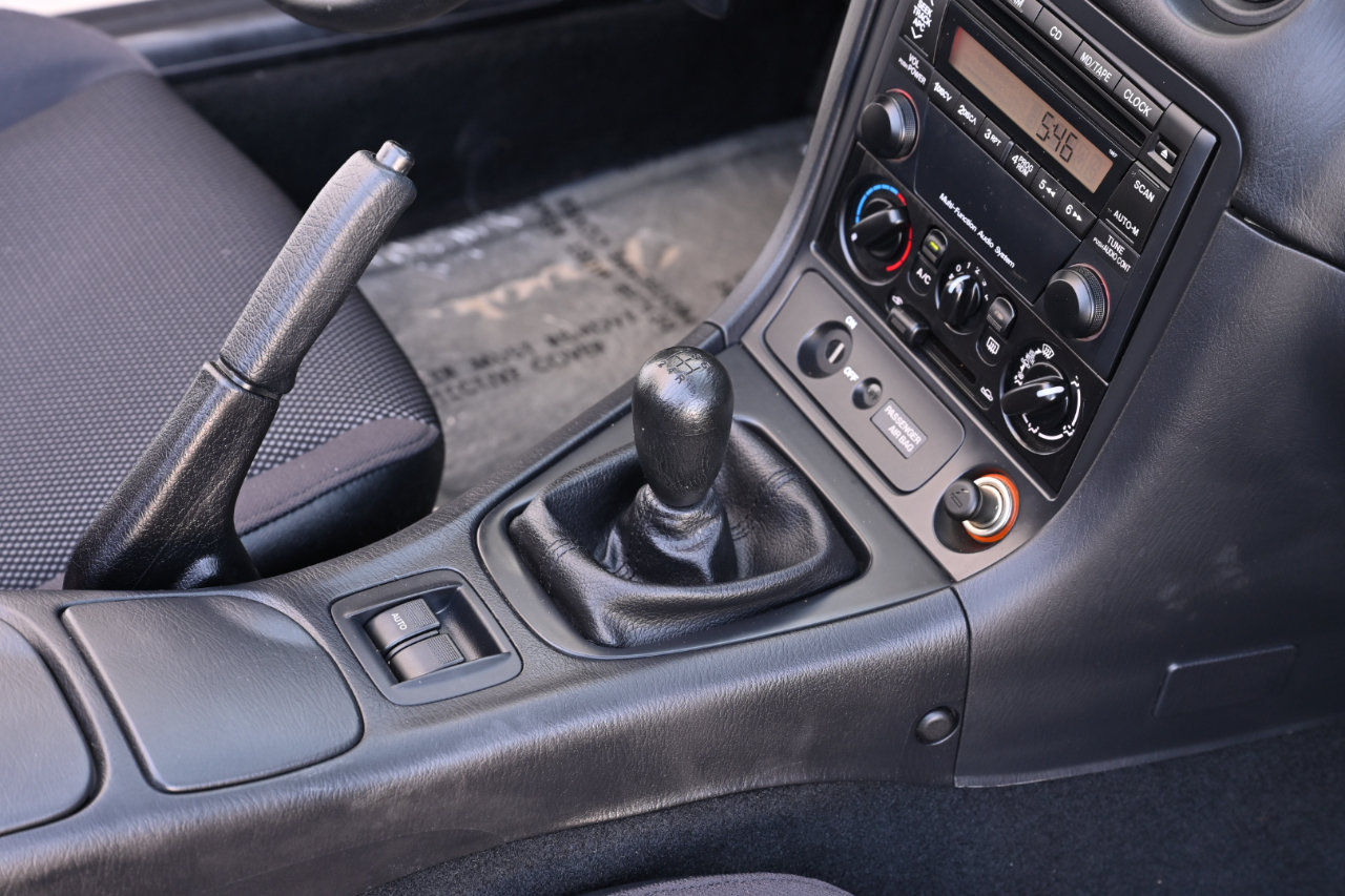 Used 2002 MAZDA MX-5 Miata RWD image 27