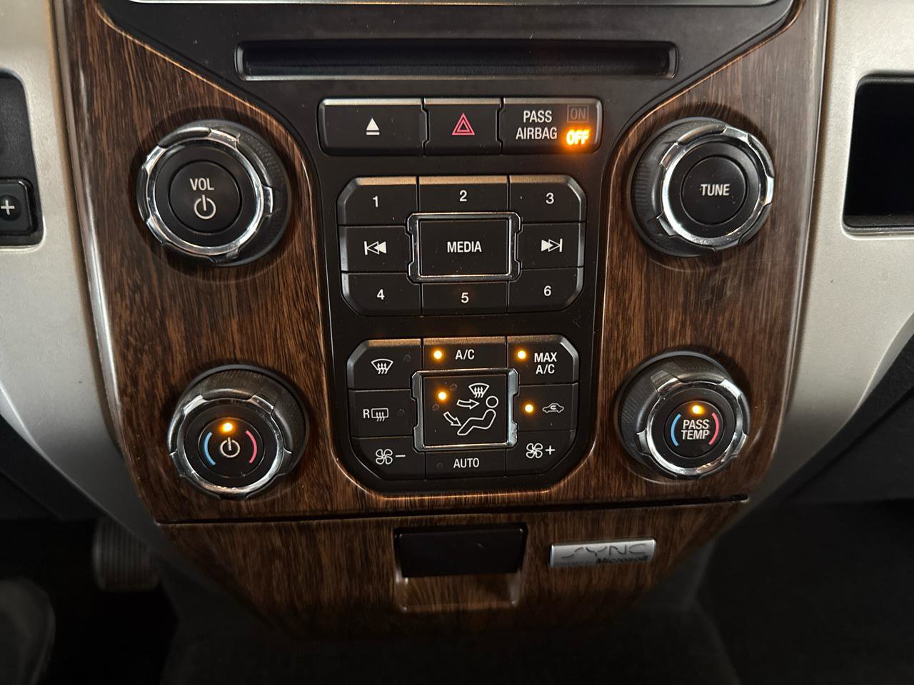 Used 2013 Ford F150 Lariat w/ Mid Equipment Group image 23