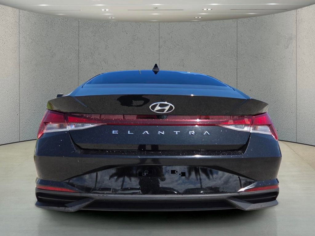 Used 2023 Hyundai Elantra SEL w/ Convenience Package image 4