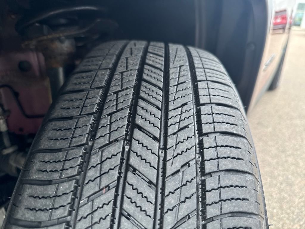 Used 2019 Jeep Cherokee Latitude Plus AWD/4WD image 39