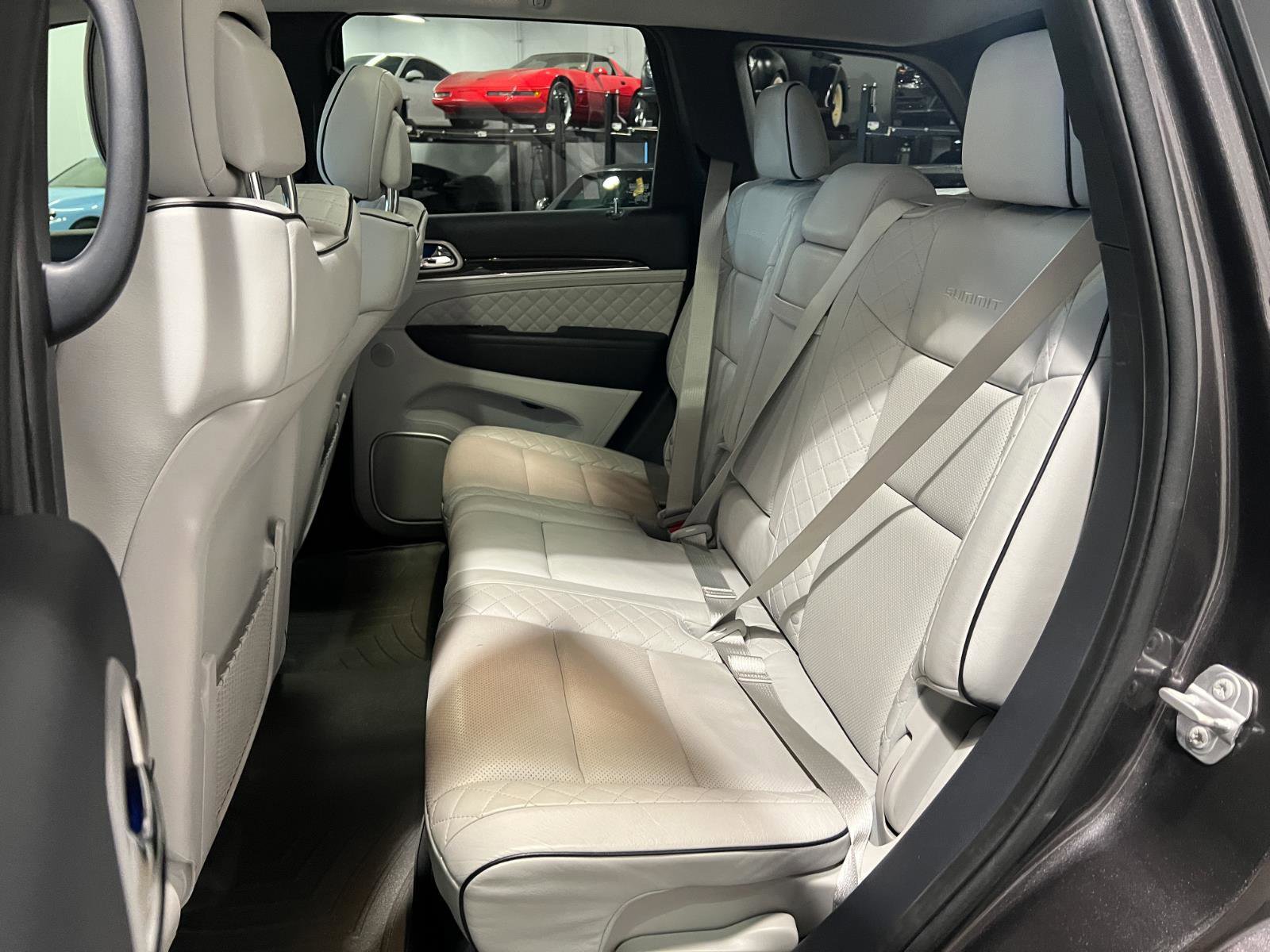 Used 2020 Jeep Grand Cherokee Summit image 29