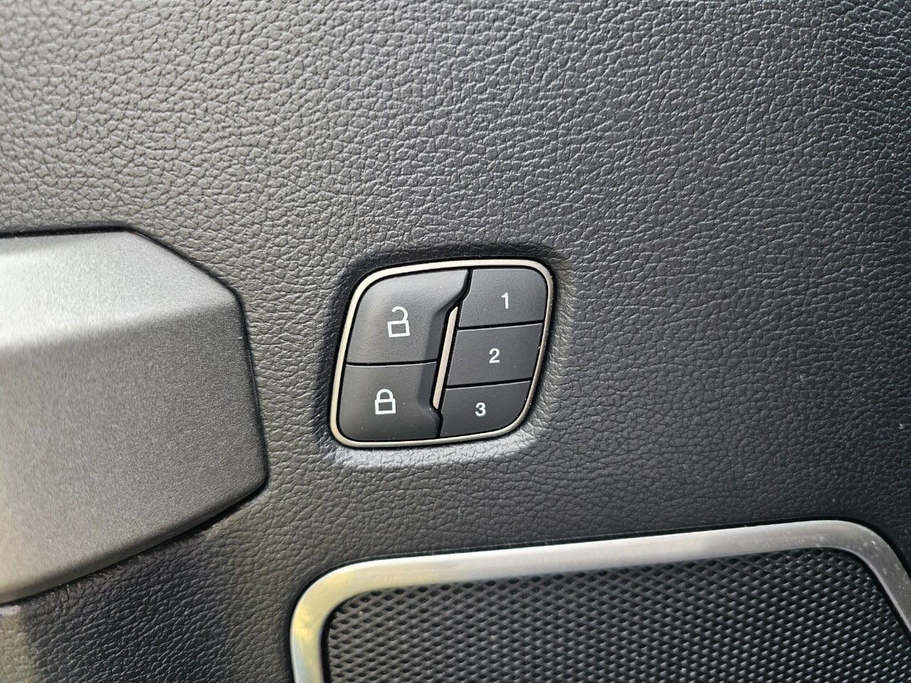 Used 2018 Ford F150 Raptor w/ Equipment Group 802A Luxury image 13