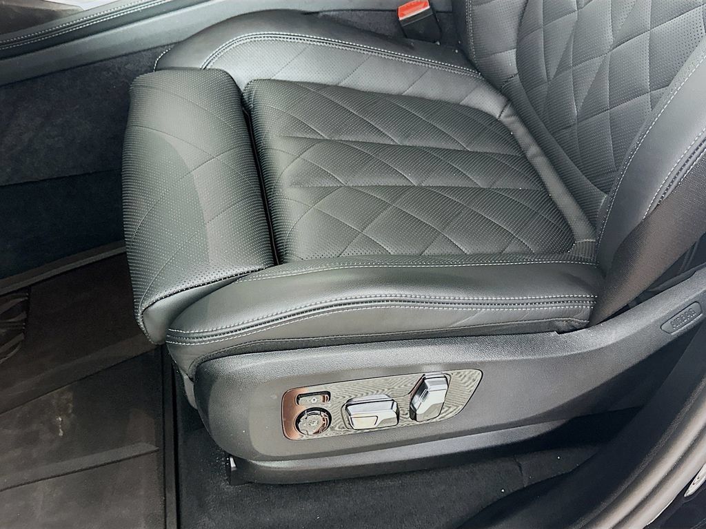 Used 2026 BMW X7 xDrive40i AWD/4WD image 27